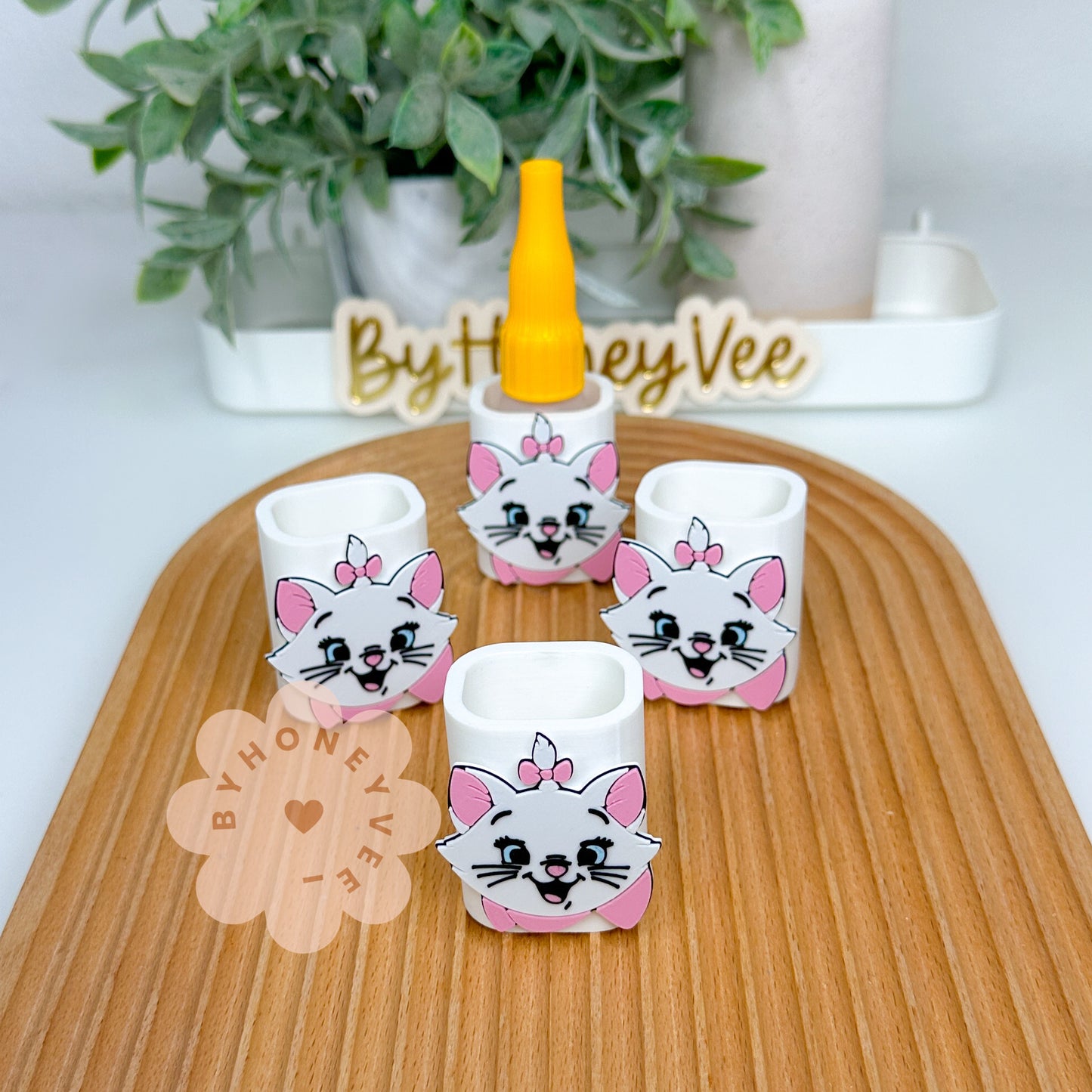 Lady Marie Glue Holder
