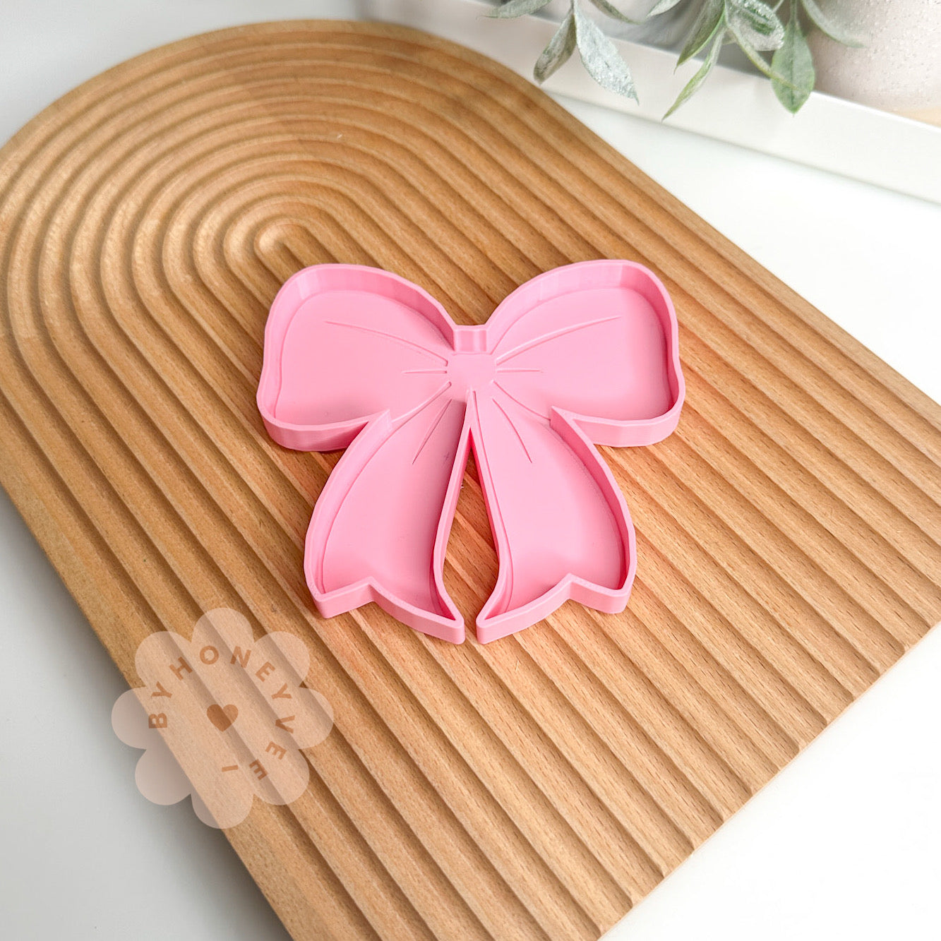 Bow Tray